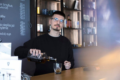 Oferujemy alkoholowe napoje i wysokiej jakości strzyżenie, BRODSKI, Warszawa Wilanow