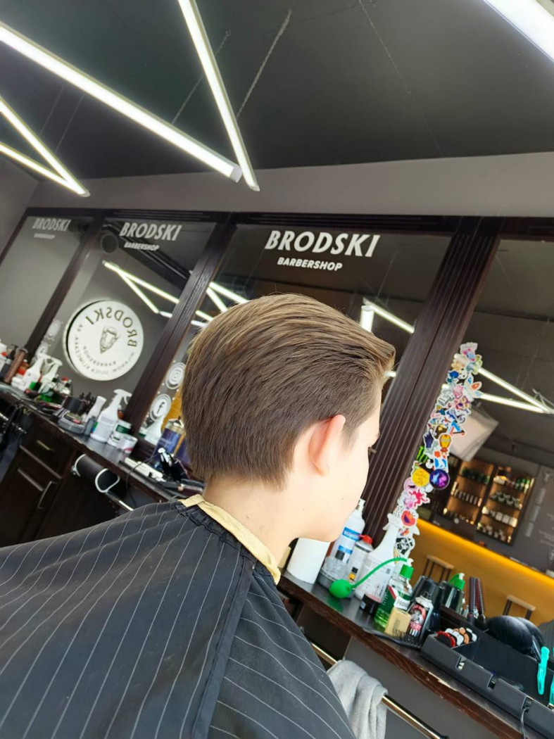 Eleganckie, wydłużone męskie fryzury w BRODSKI, Warszawa (Wilanów) | Umów się na wizytę: 886 666 239